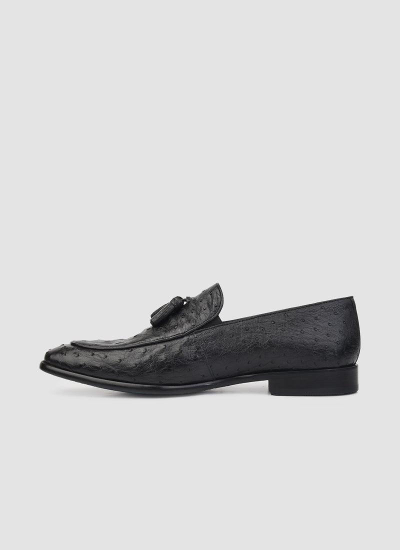 Black leather tassel loafer for men with textured finish, side profile on white background