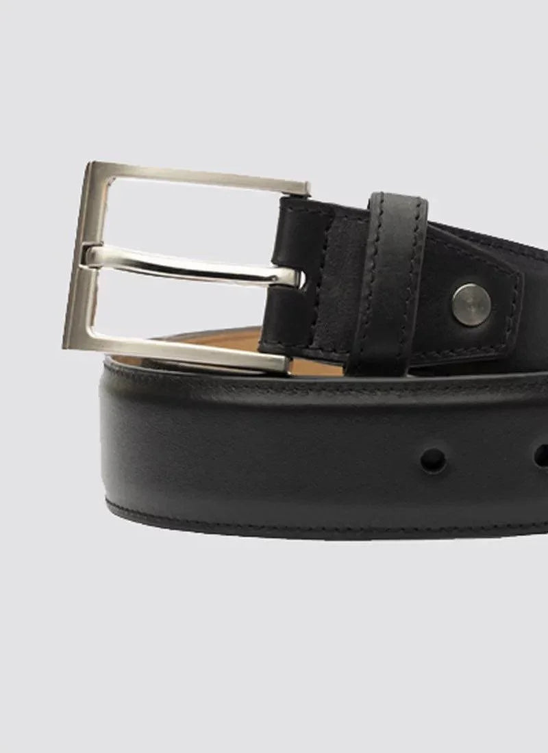 Classic black leather belt with silver metal buckle for men